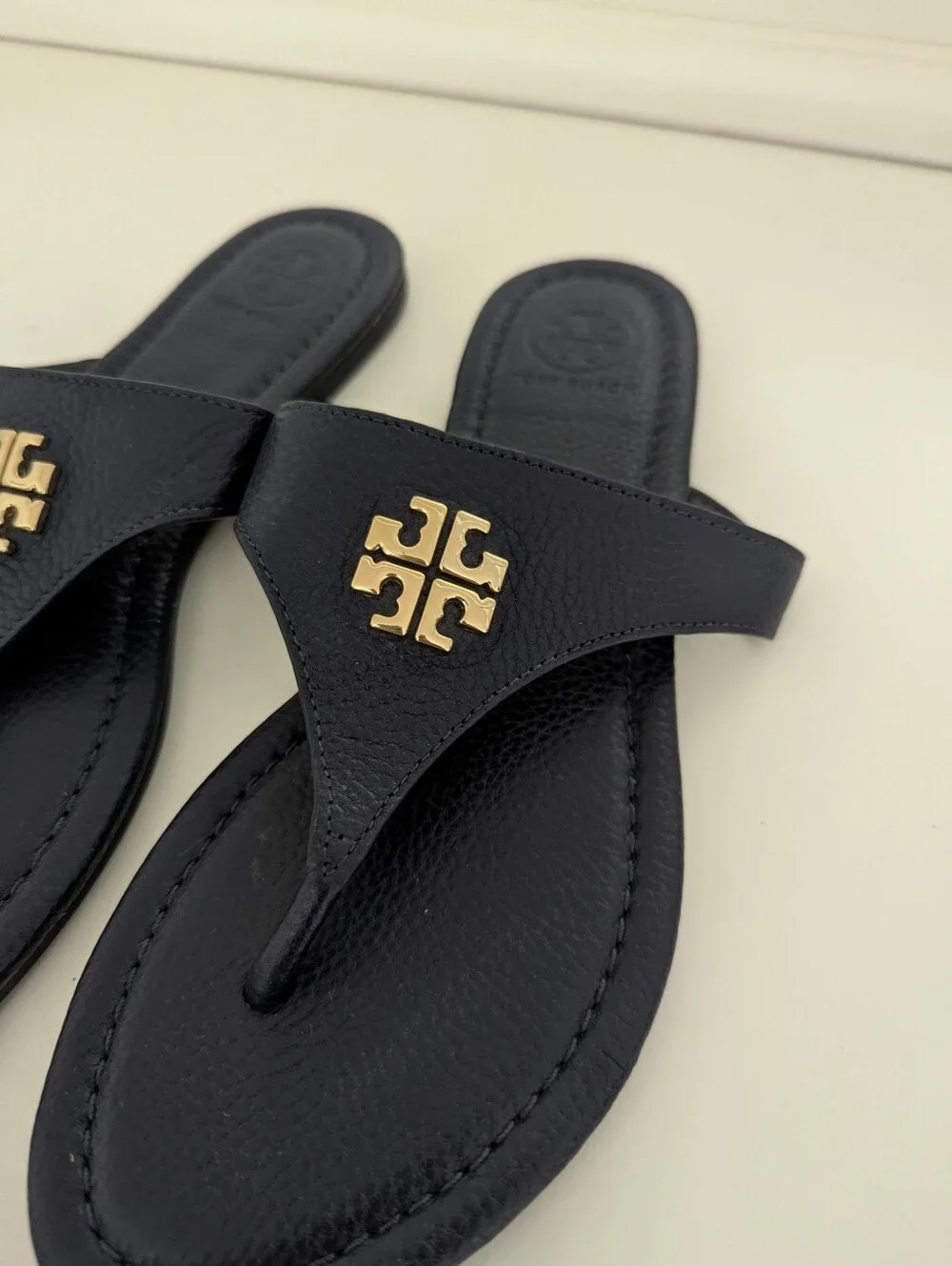 EUC! Tory Burch Jolie Flat Thong Sandal In Navy Blue Size 6.5
